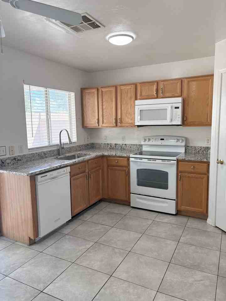 2247 S Gordon - Photo 6 of 21