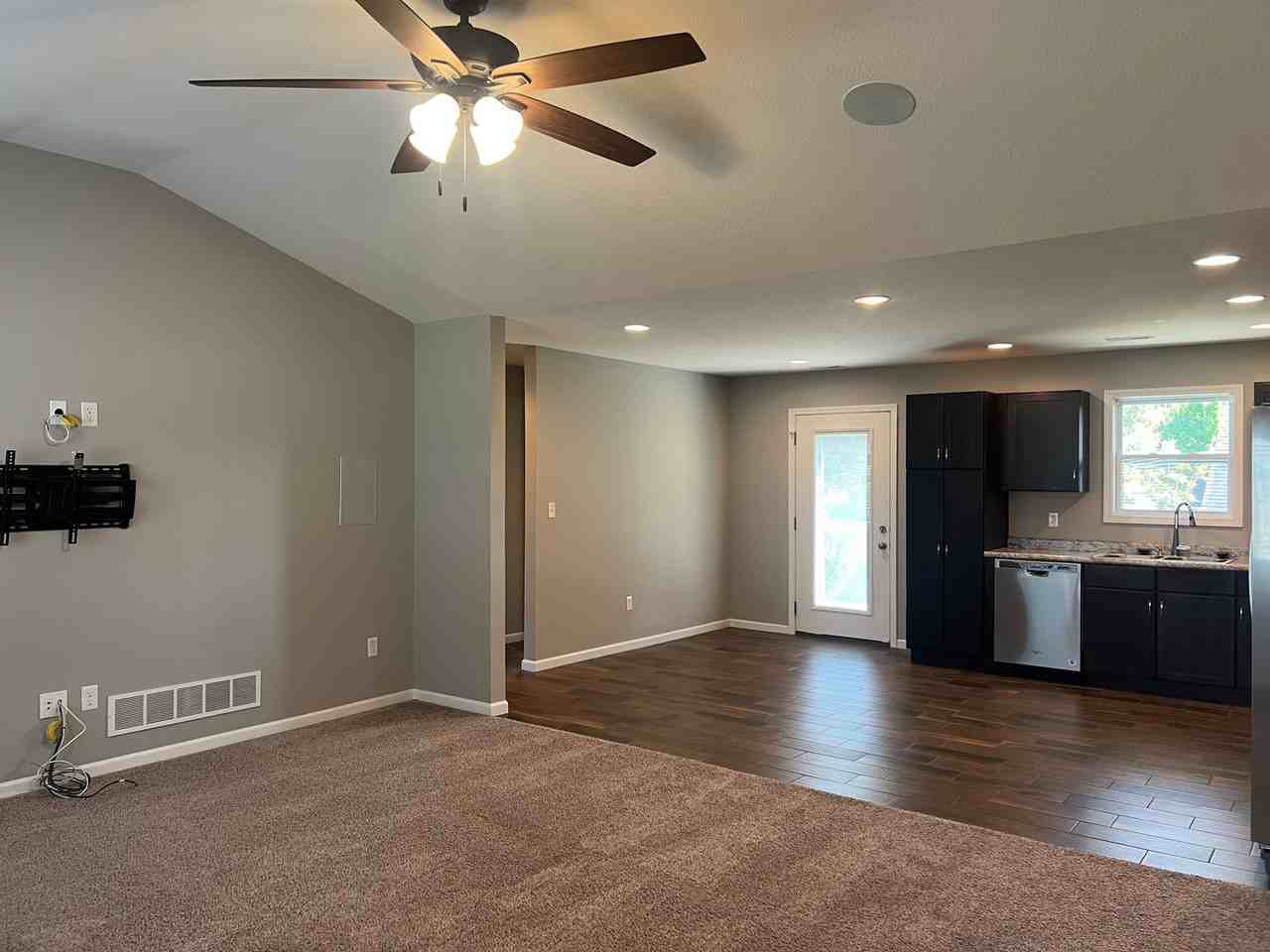400 Redwood Dr - Photo 4 of 34