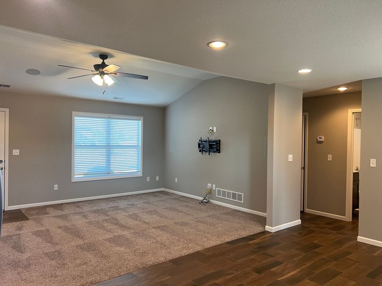 400 Redwood Dr - Photo 6 of 34