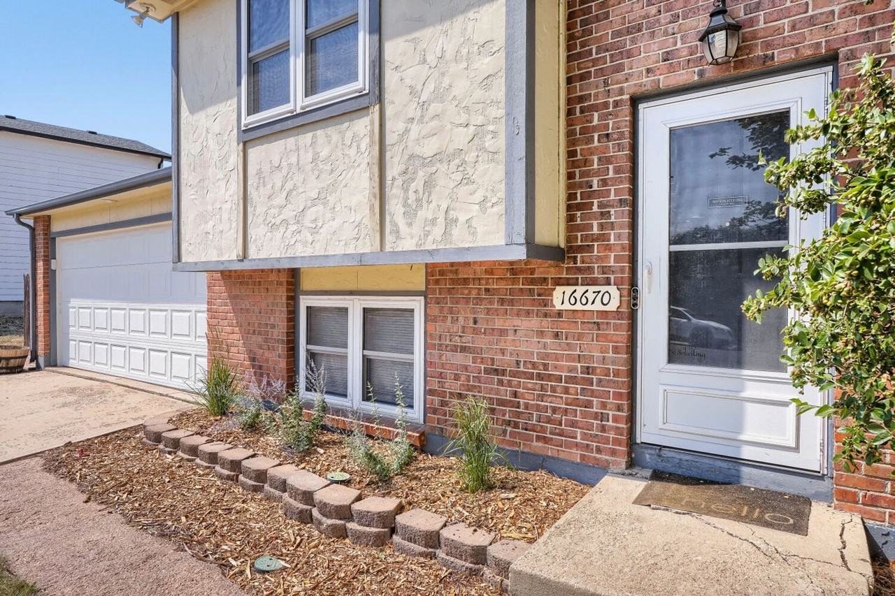 16670 E Tufts Ave - Photo 3 of 28