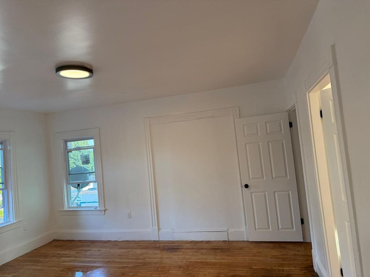 299 Pleasant St - Photo 4 of 12