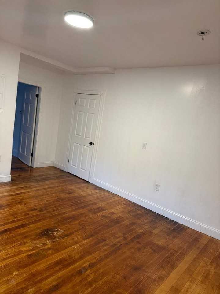 299 Pleasant St - Photo 5 of 12