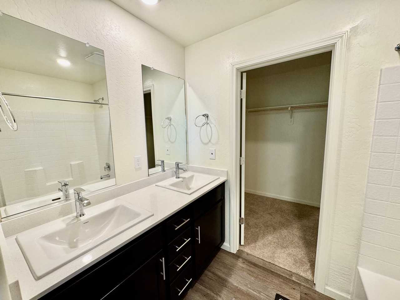 2096 Coulter Ln - Photo 6 of 16