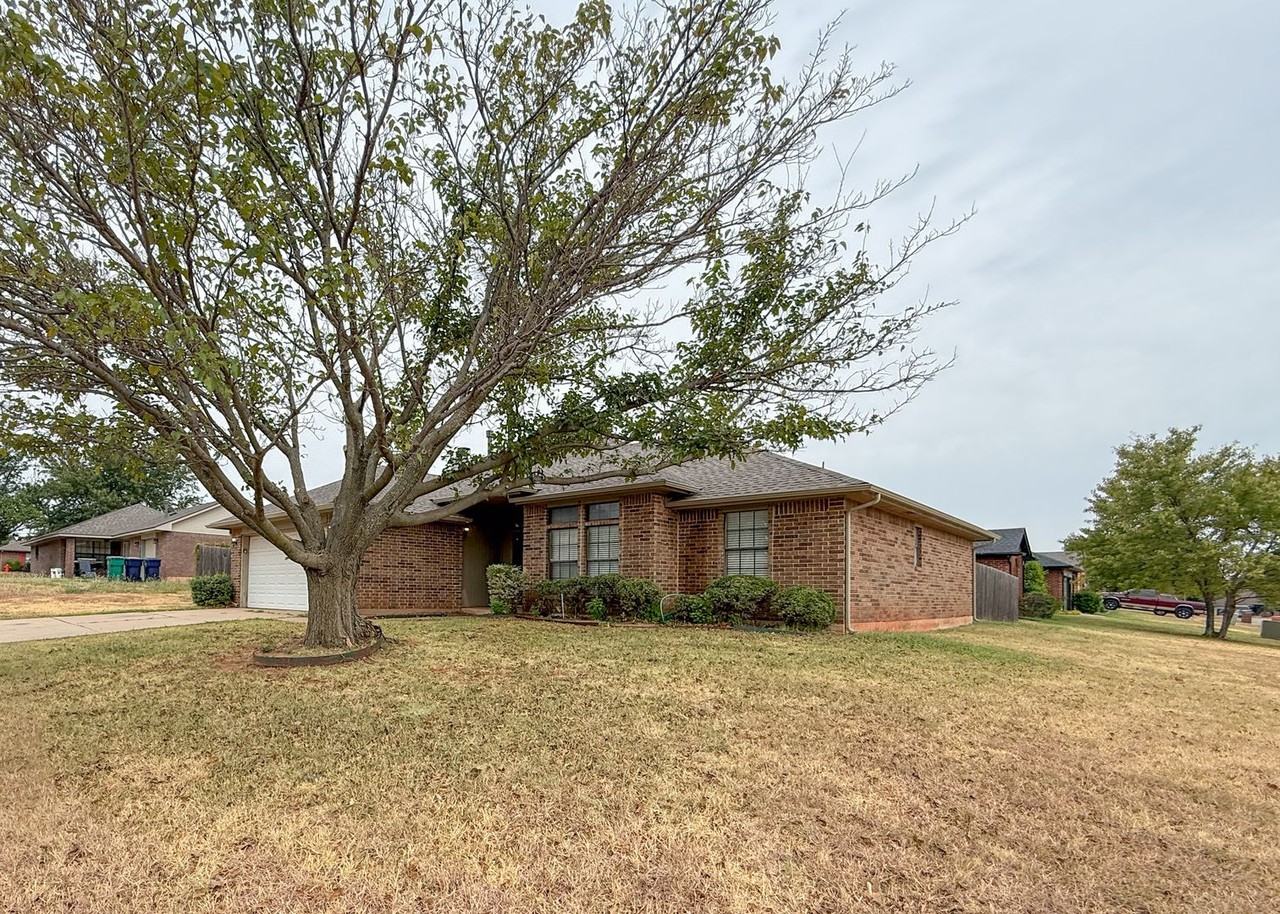1009 Nw 168th St - Photo 2 of 30