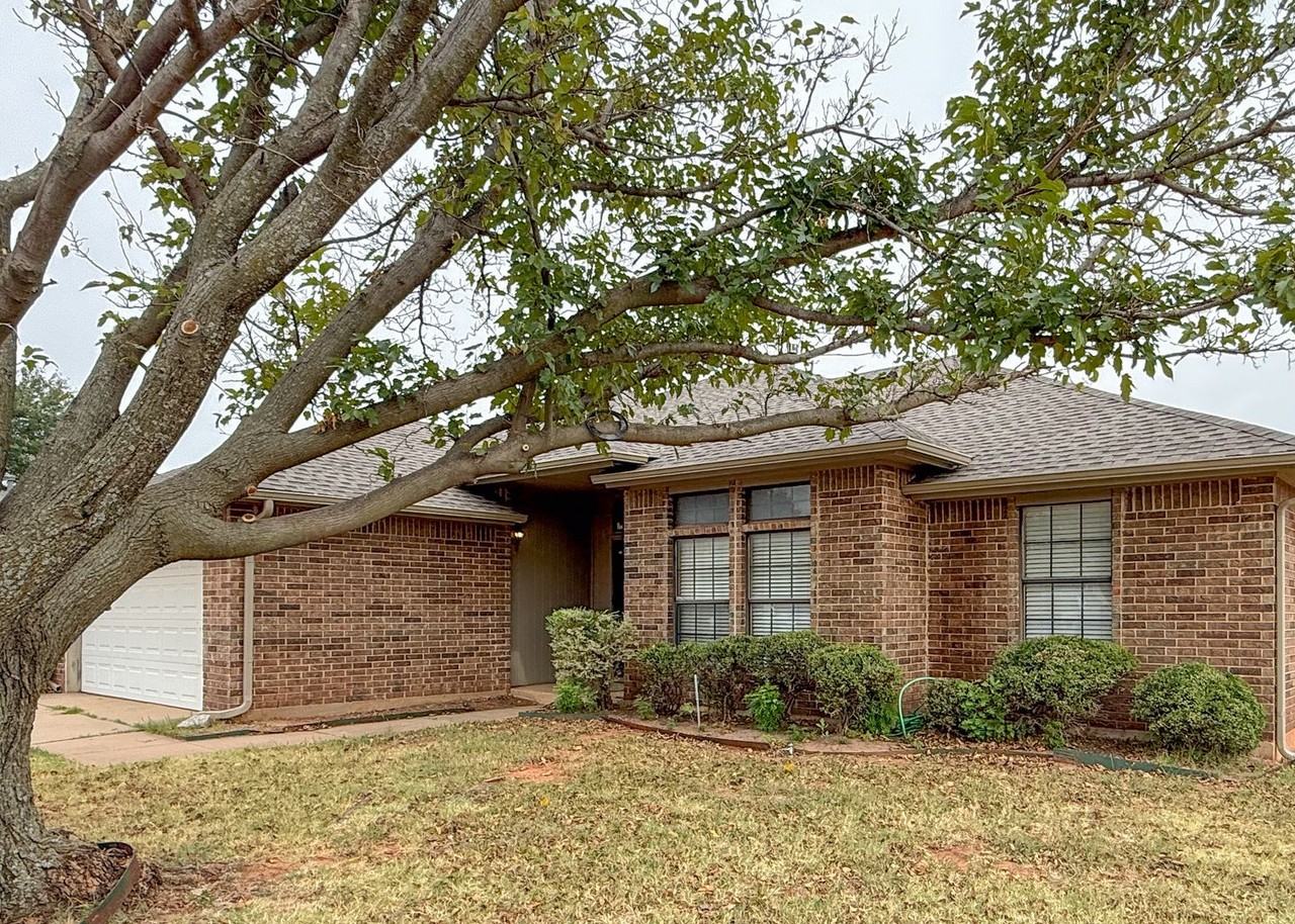 1009 Nw 168th St - Photo 3 of 30