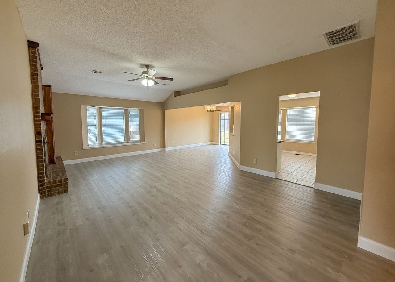 1009 Nw 168th St - Photo 4 of 30