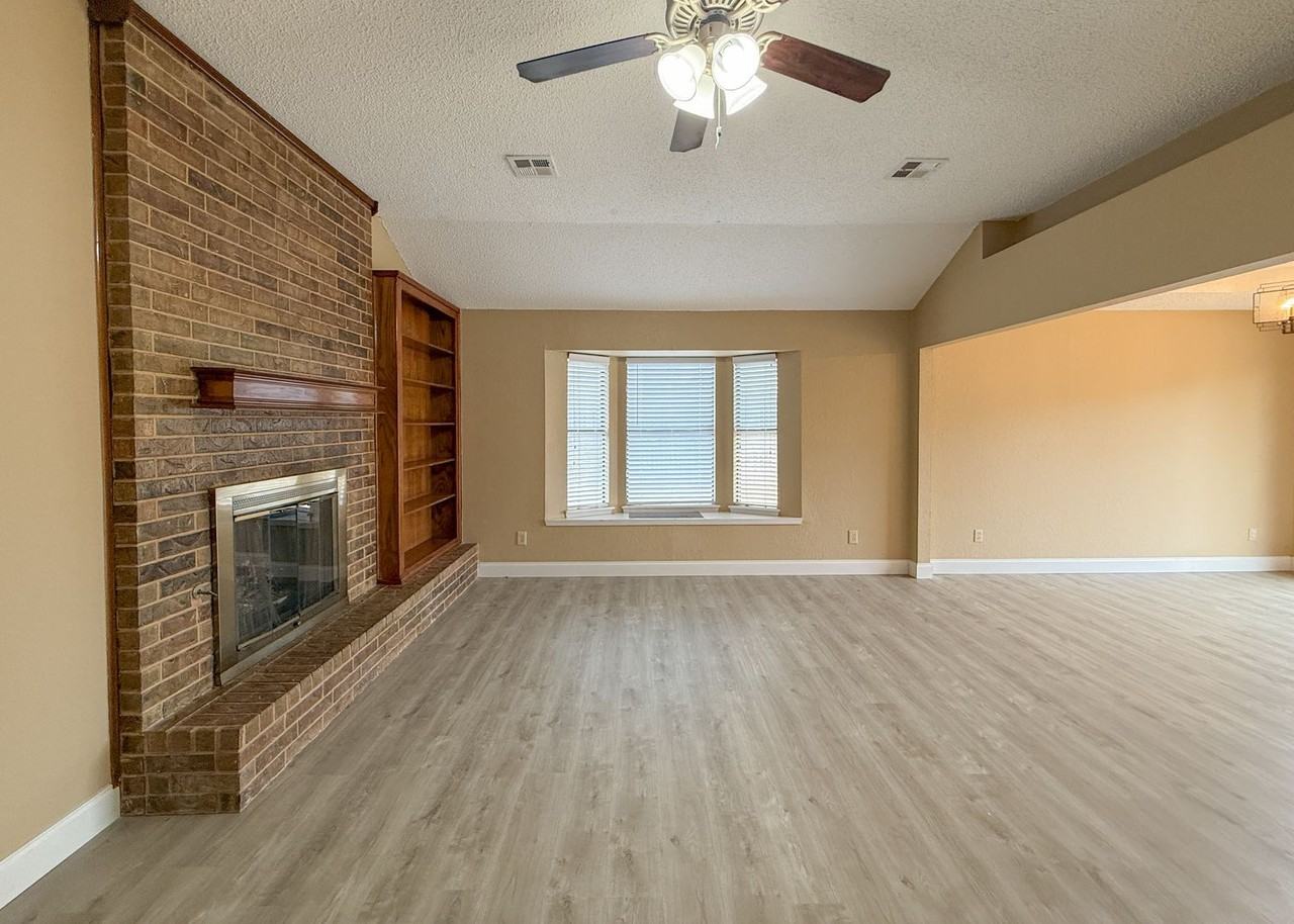 1009 Nw 168th St - Photo 5 of 30