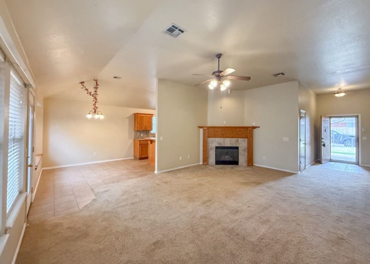 17553 Gold Dr - Photo 3 of 27
