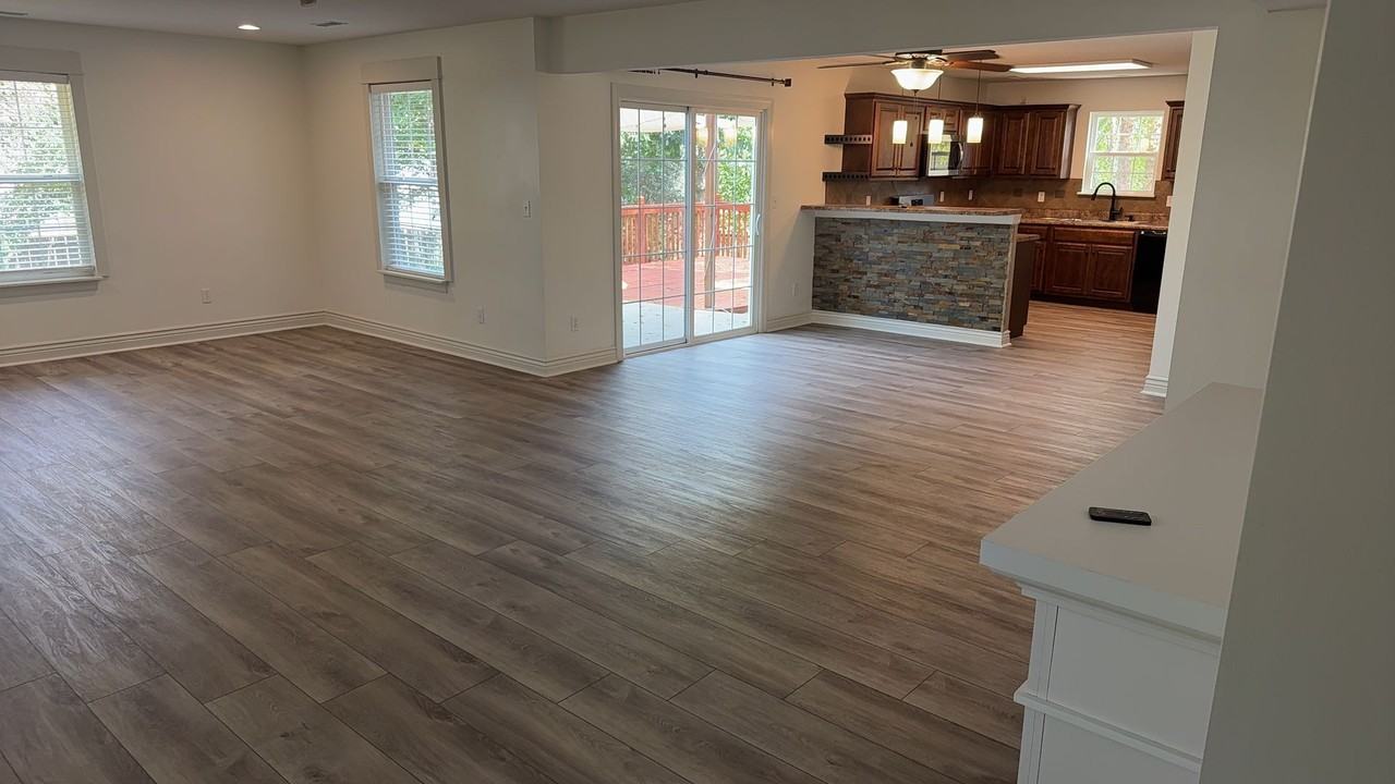 4807 Manhasset Dr - Photo 3 of 11