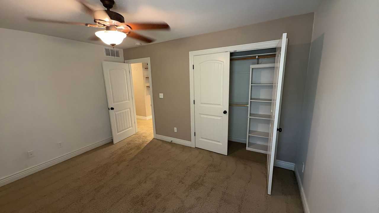 4807 Manhasset Dr - Photo 4 of 11