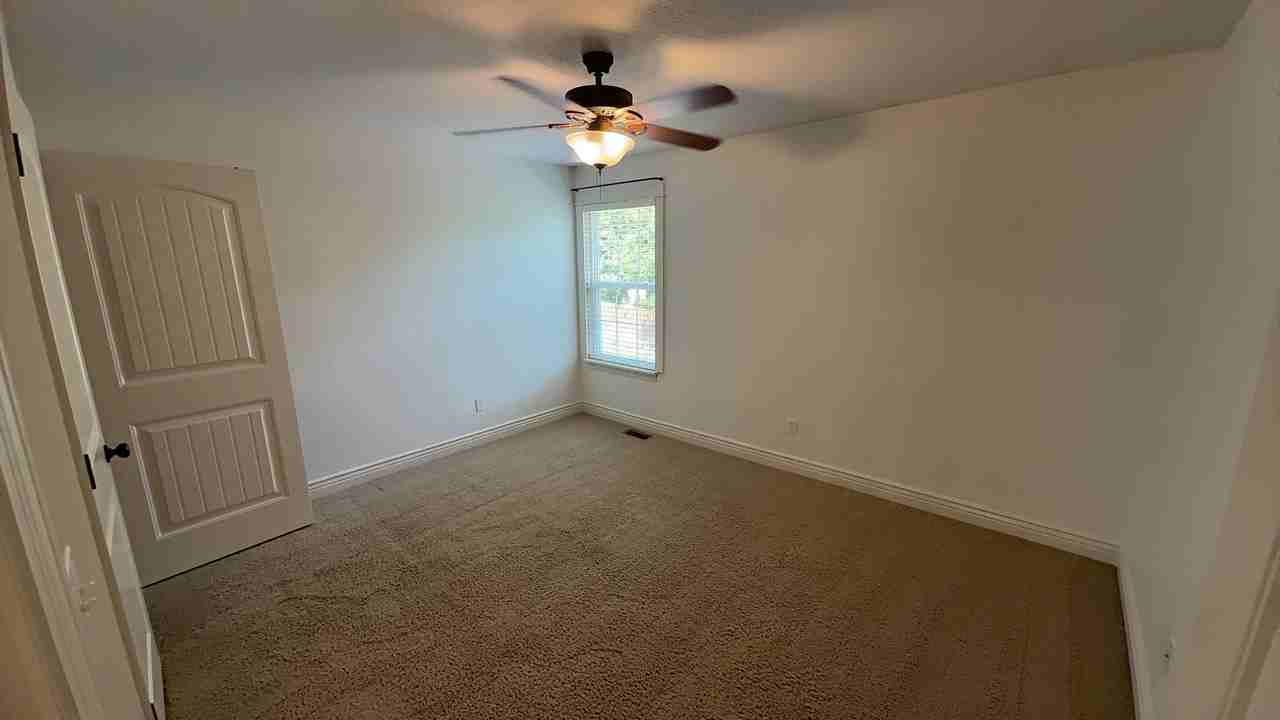 4807 Manhasset Dr - Photo 5 of 11