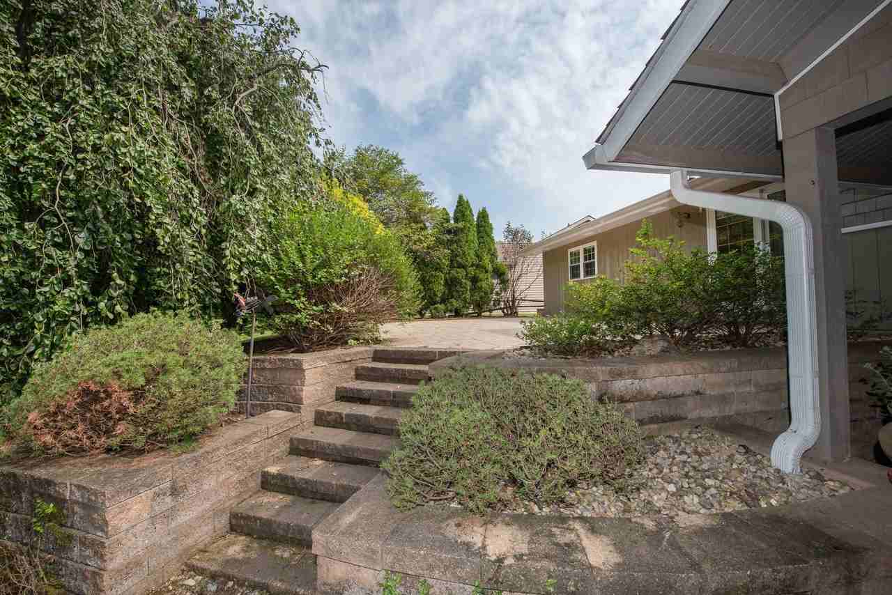 209 E Navajo St - Photo 4 of 36