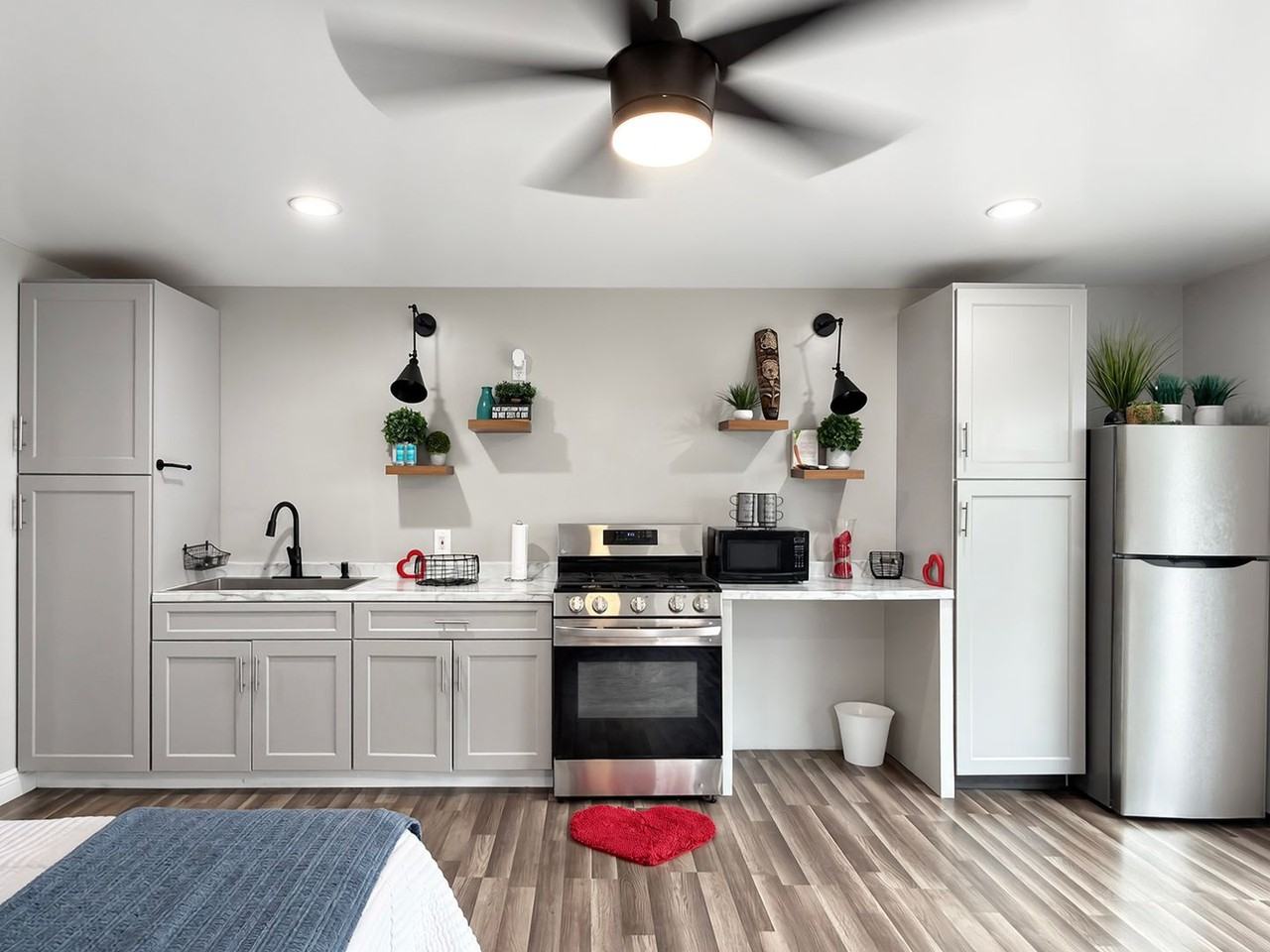 1003 E Ridgewood St - Photo 6 of 13