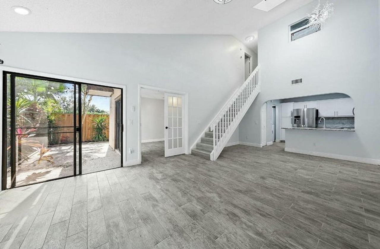4012 Palm Bay Cir - Photo 3 of 16