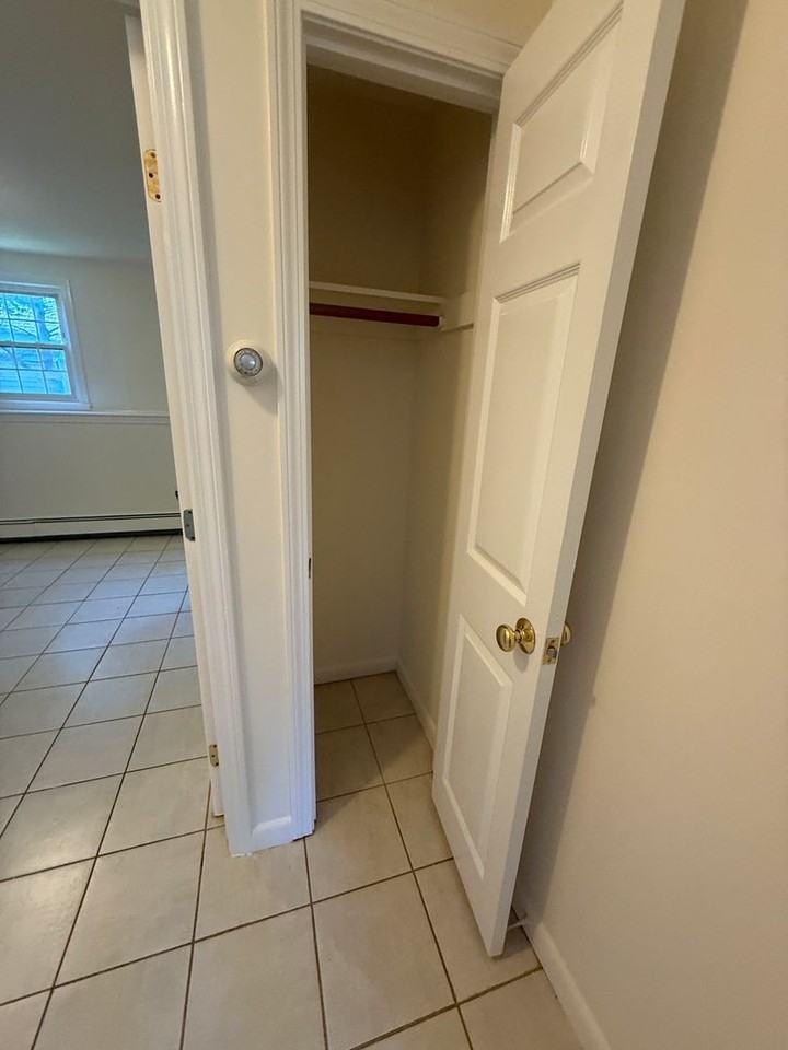 7 Edwards Ave #C - Photo 4 of 6