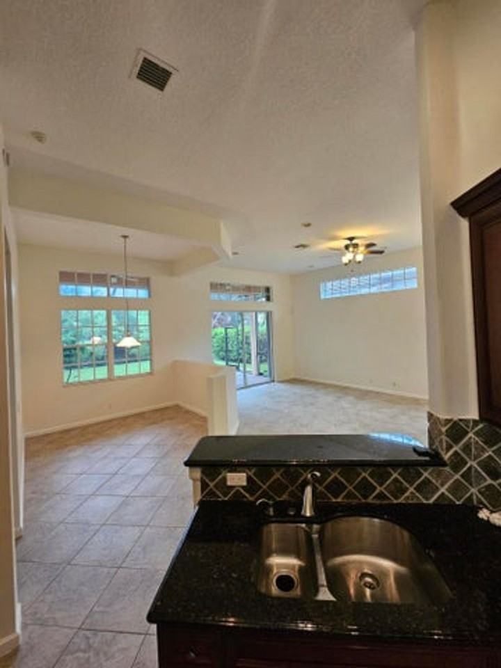 121 Palmfield Way - Photo 2 of 14