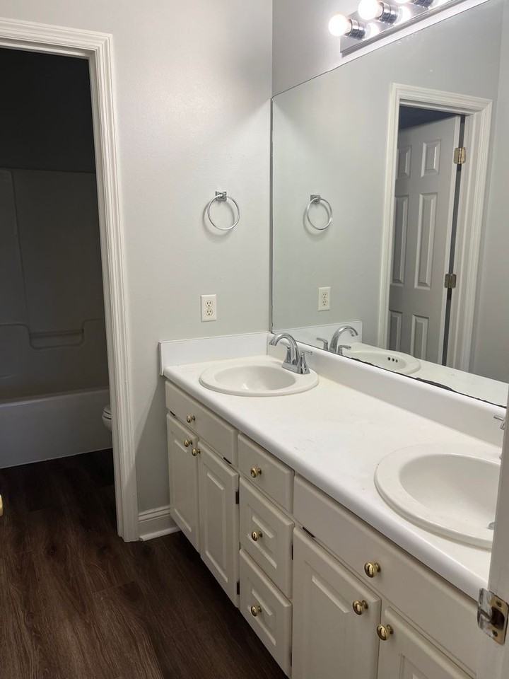 250 Mayfield Dr - Photo 6 of 10