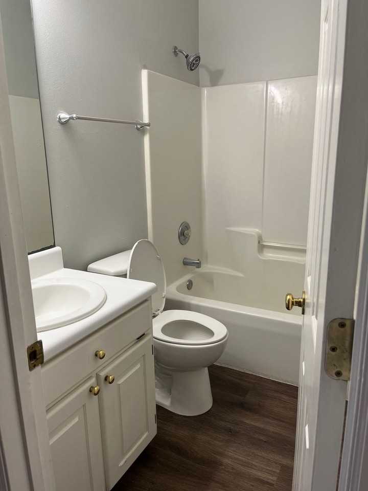 250 Mayfield Dr - Photo 7 of 10