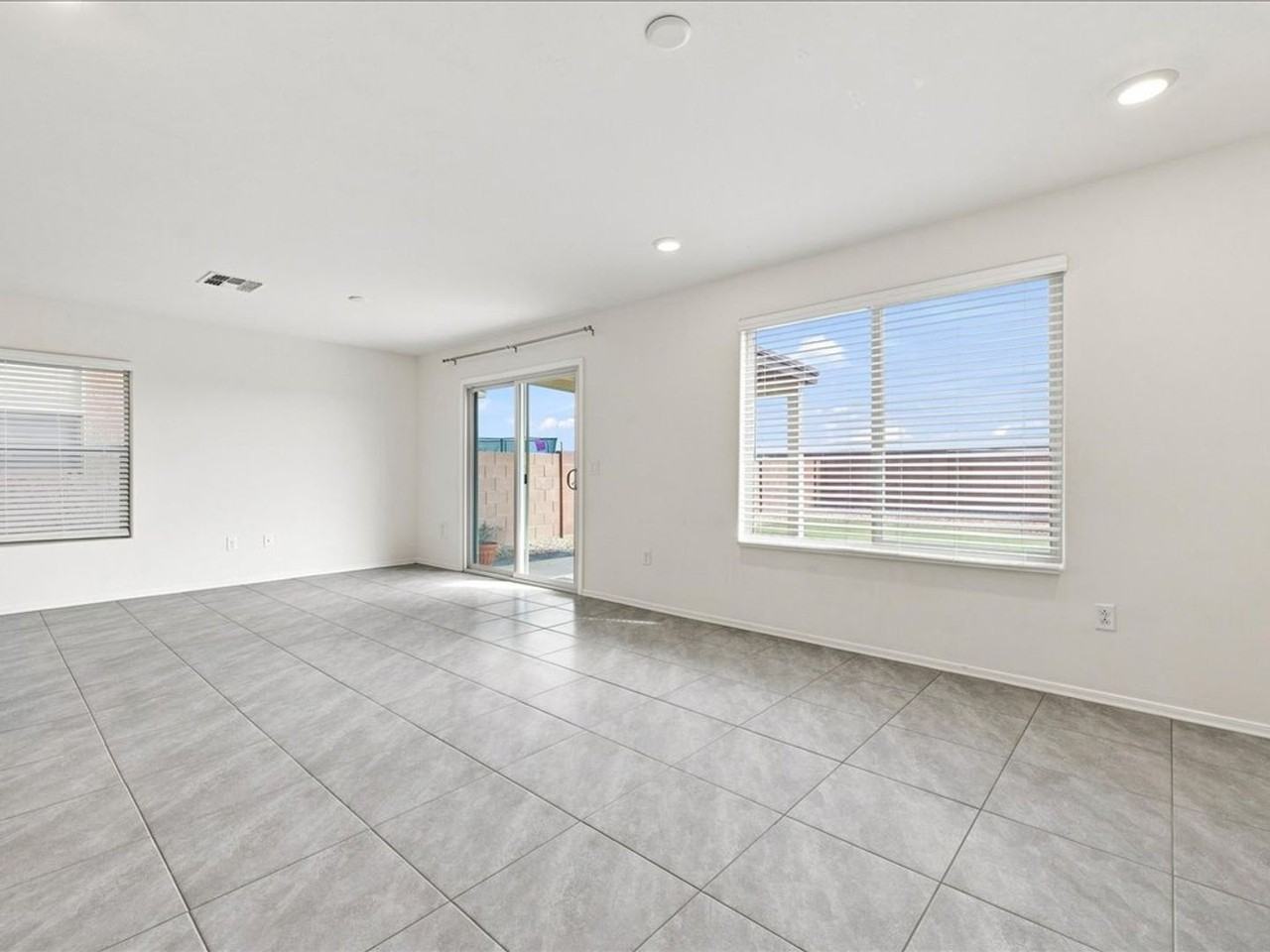 11936 E Chamrod Dr - Photo 2 of 28