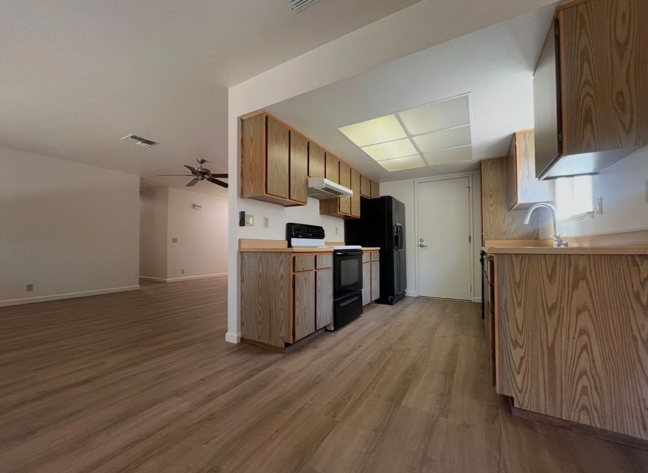 6956 Meadow Wood Trl - Photo 4 of 16