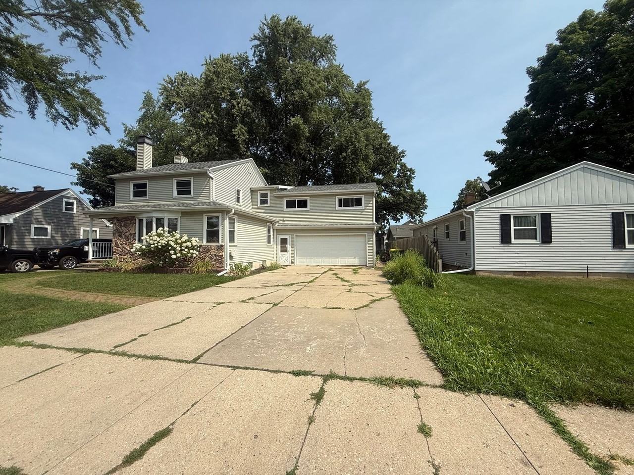 870 Waverly Pl - Photo 2 of 24