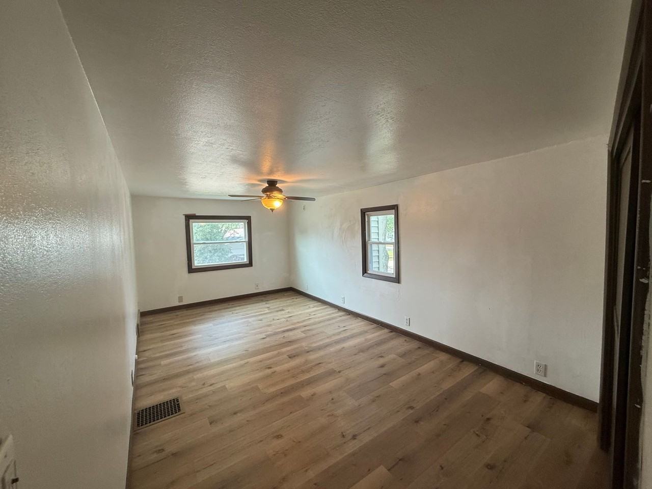 870 Waverly Pl - Photo 3 of 24