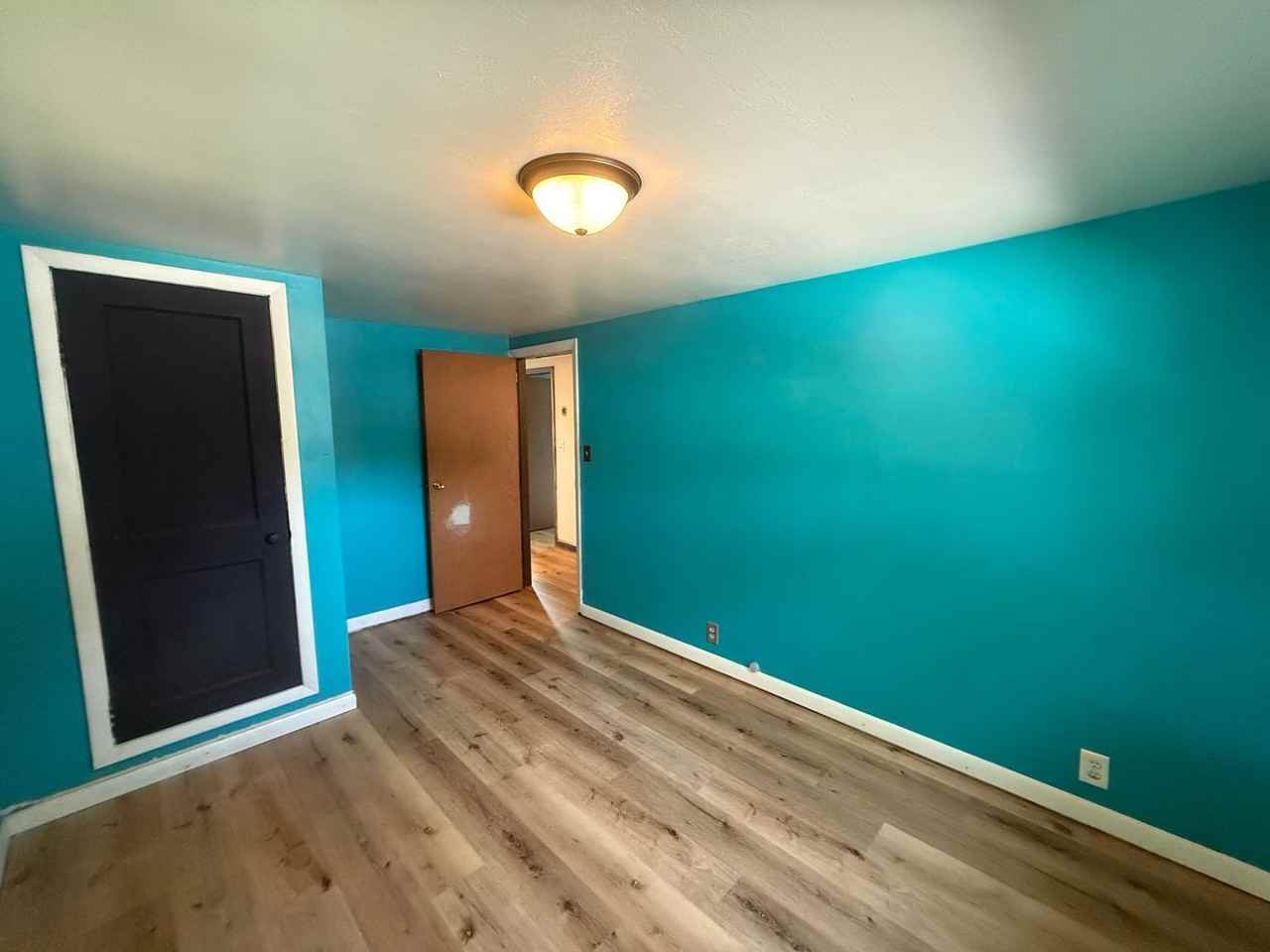 870 Waverly Pl - Photo 4 of 24