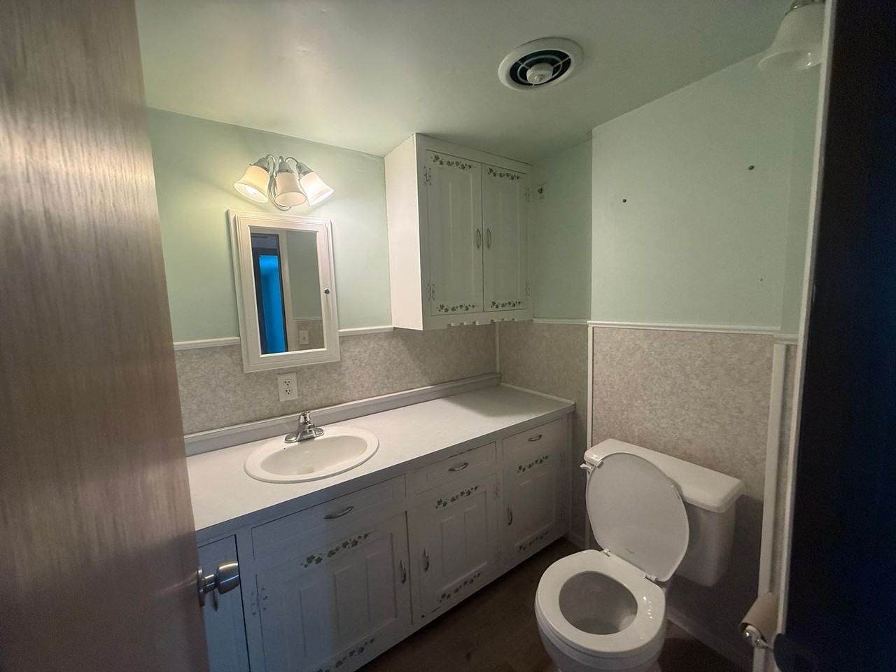 870 Waverly Pl - Photo 6 of 24
