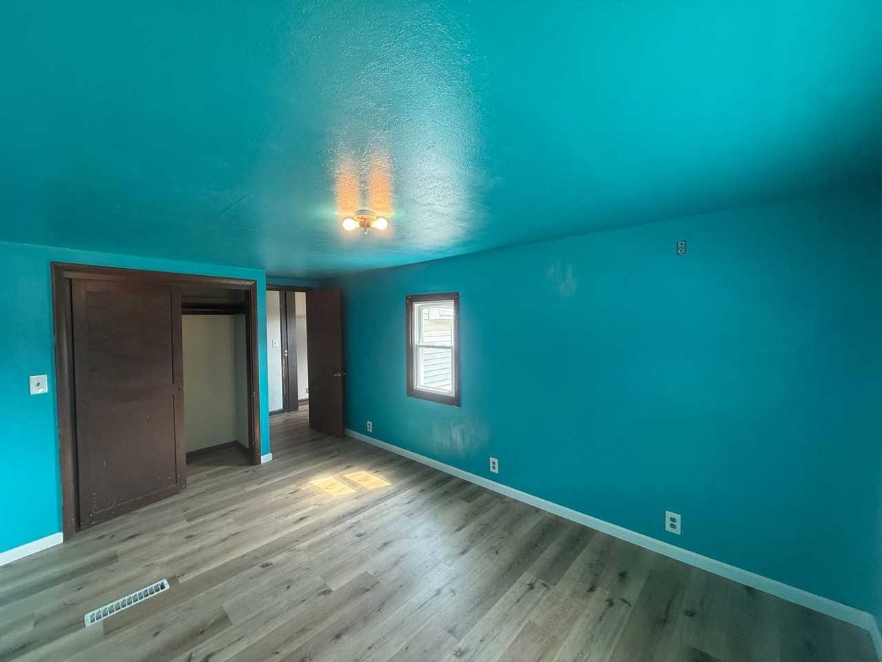 870 Waverly Pl - Photo 7 of 24
