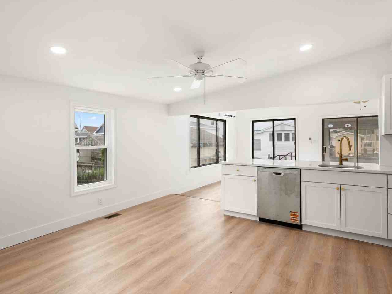 36999 Blue Bill Dr - Photo 4 of 31