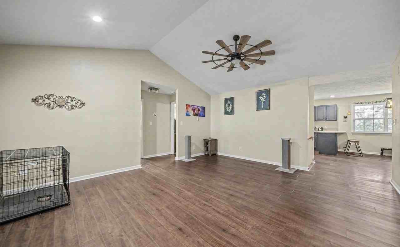 19300 Lackey Ln - Photo 2 of 36