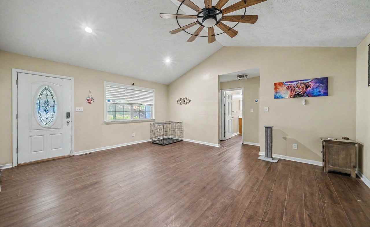 19300 Lackey Ln - Photo 3 of 36