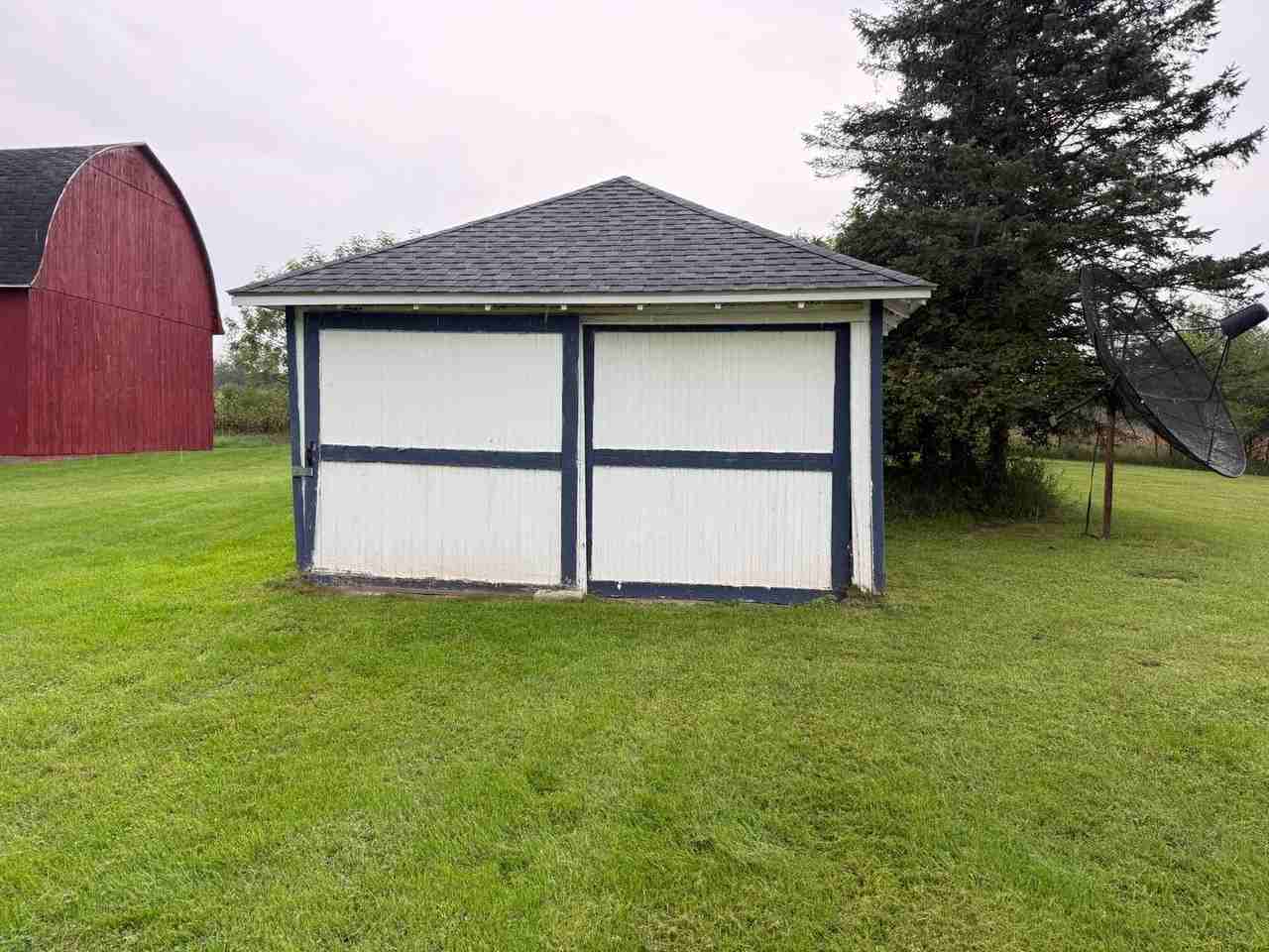 11827 N Miller Hwy - Photo 4 of 21