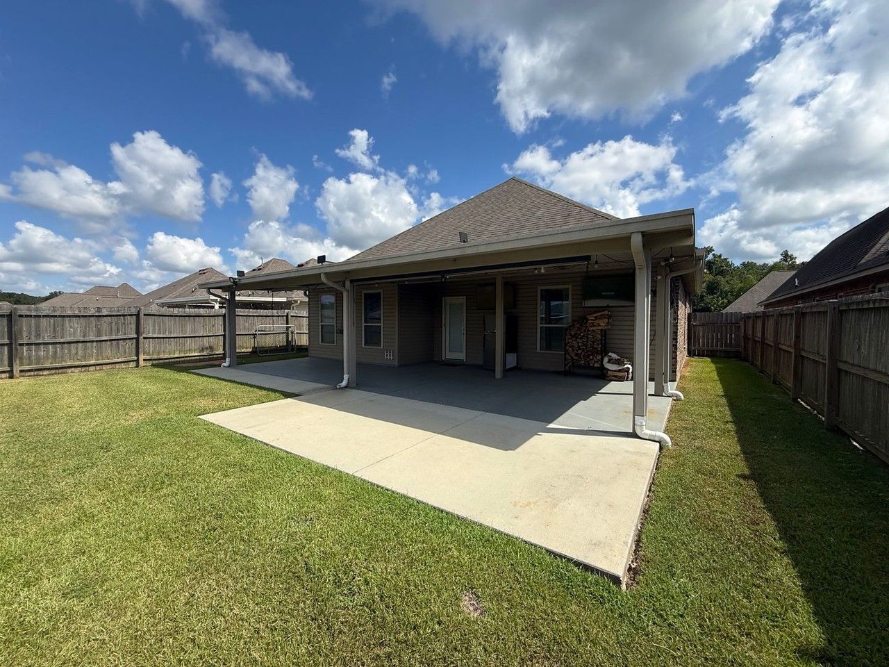 17612 Waterloo Dr - Photo 3 of 32