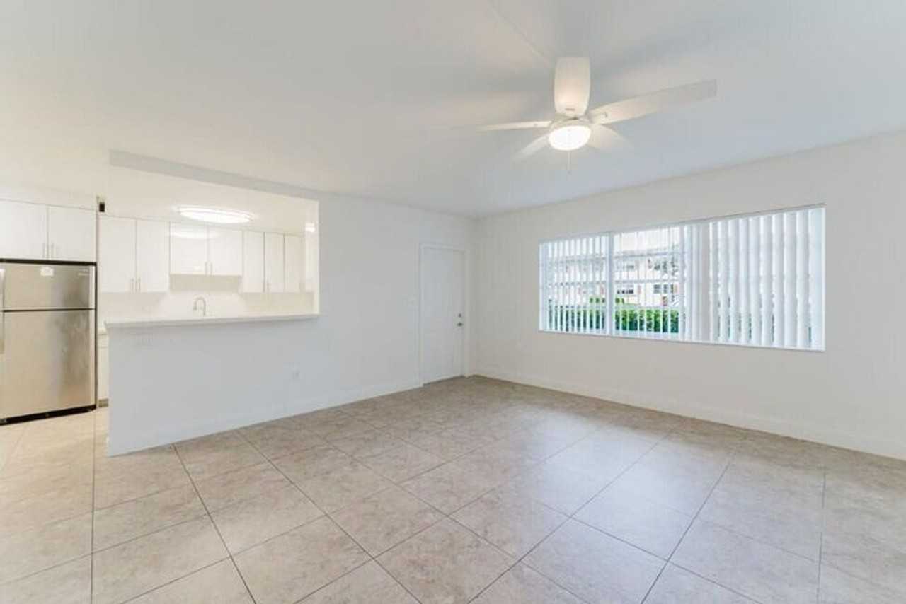 601 Sw 2nd Ave - Photo 3 of 20