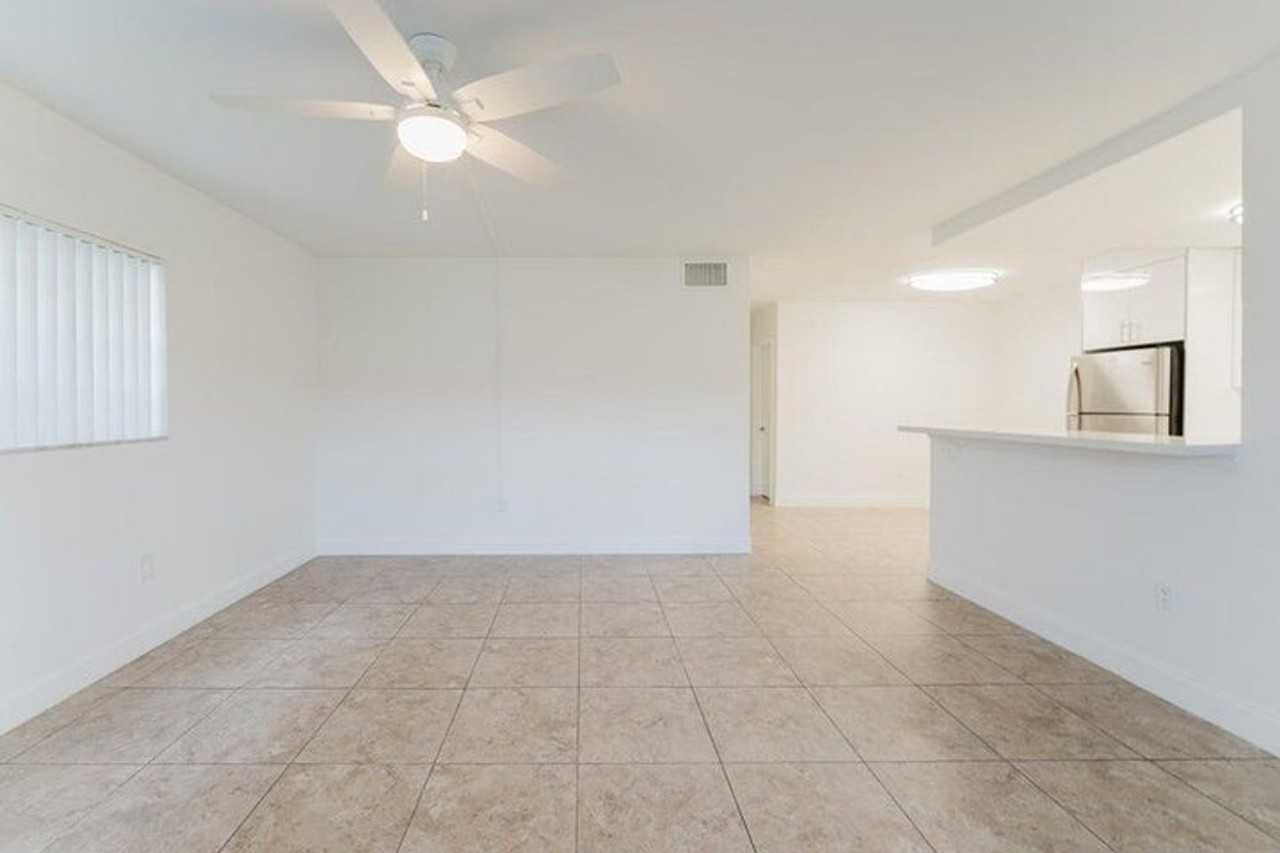 601 Sw 2nd Ave - Photo 4 of 20