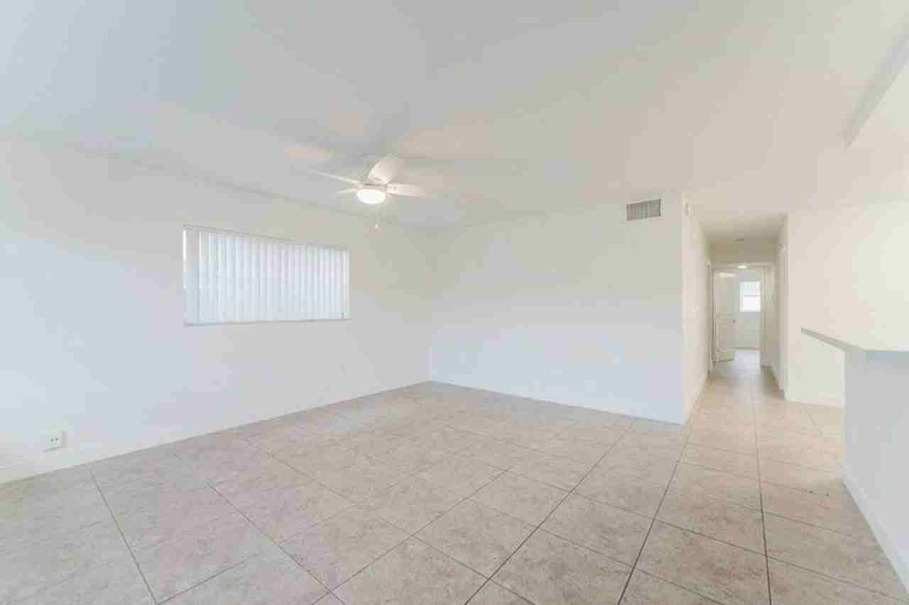 601 Sw 2nd Ave - Photo 6 of 20