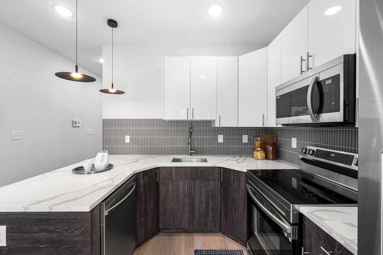 2156 N Randolph St - Photo 3 of 34