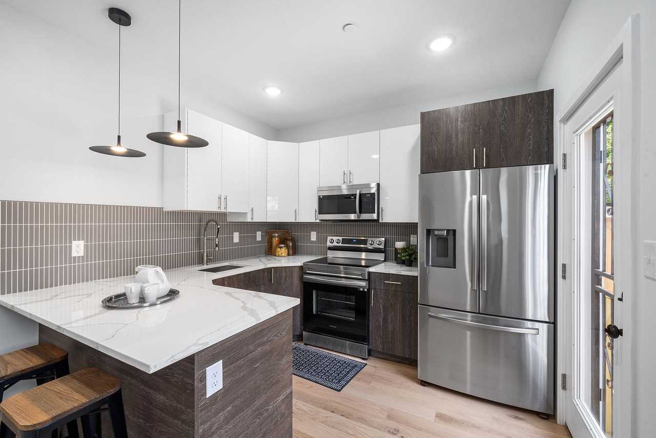 2156 N Randolph St - Photo 4 of 34