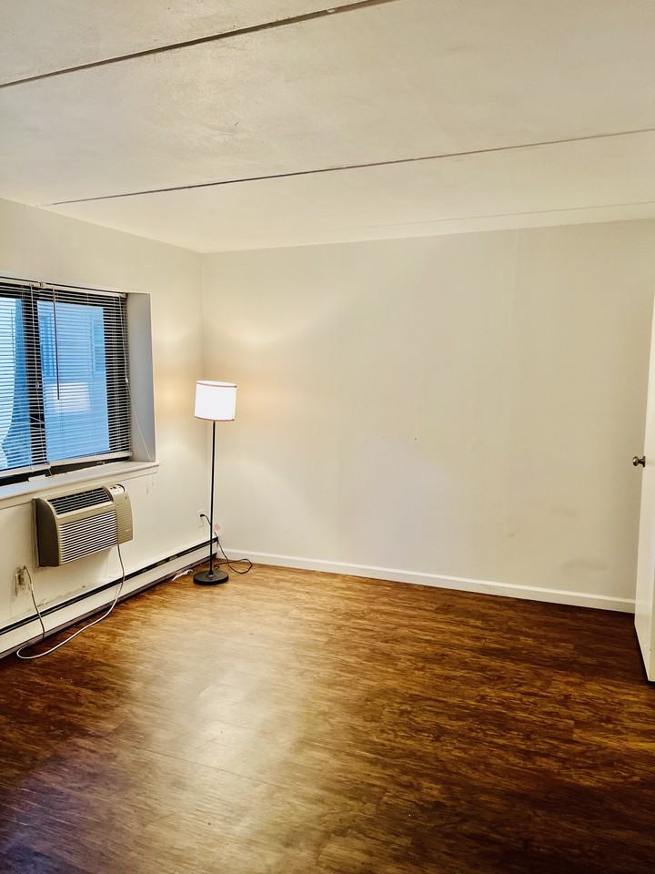 243 W Post Rd #V - Photo 5 of 9
