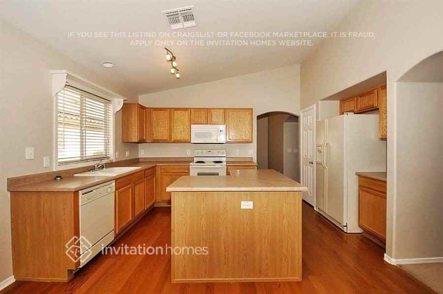 12230 W Aster Dr - Photo 6 of 21