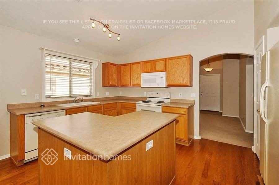 12230 W Aster Dr - Photo 7 of 21