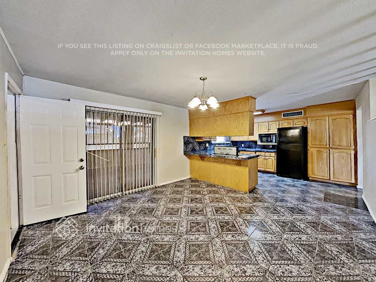3236 N 54th Ln - Photo 5 of 17