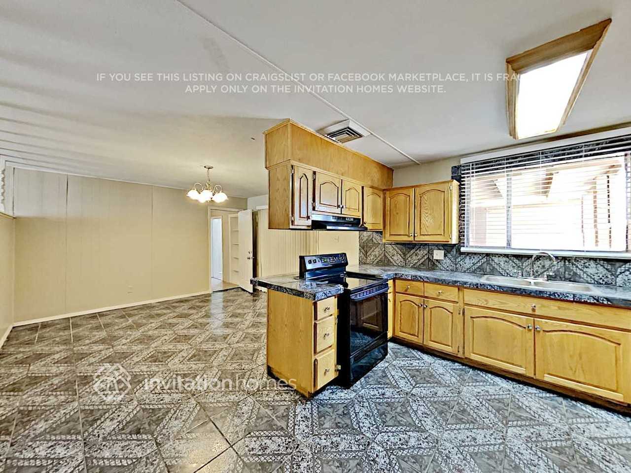 3236 N 54th Ln - Photo 6 of 17