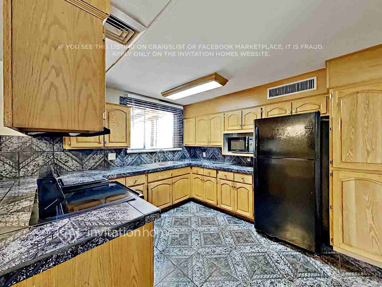 3236 N 54th Ln - Photo 7 of 17