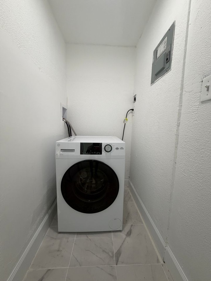 Sunpointe Apartments - Photo 7 of 20