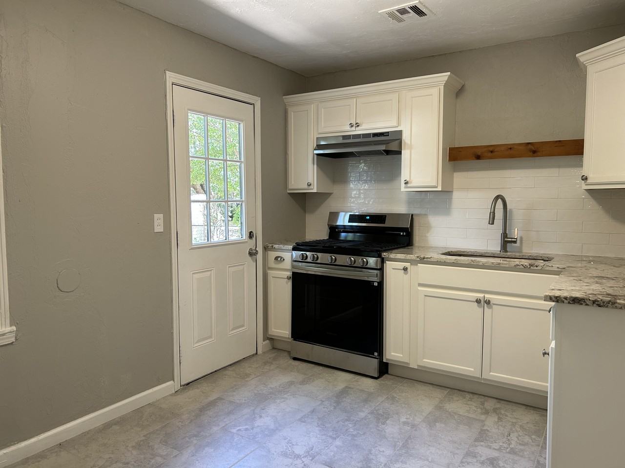 7215 Nw 43rd St #1 - Photo 4 of 21