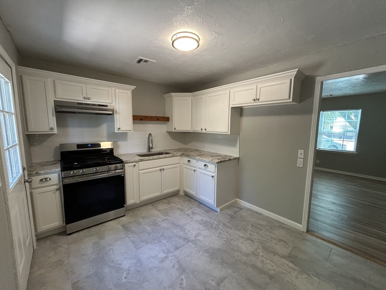 7215 Nw 43rd St #1 - Photo 6 of 21