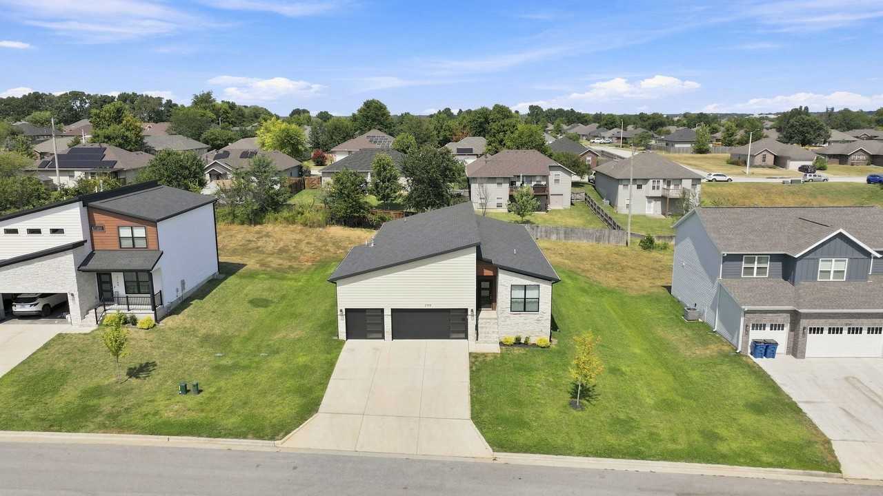 2705 W Mcguffey St #1 - Photo 5 of 44
