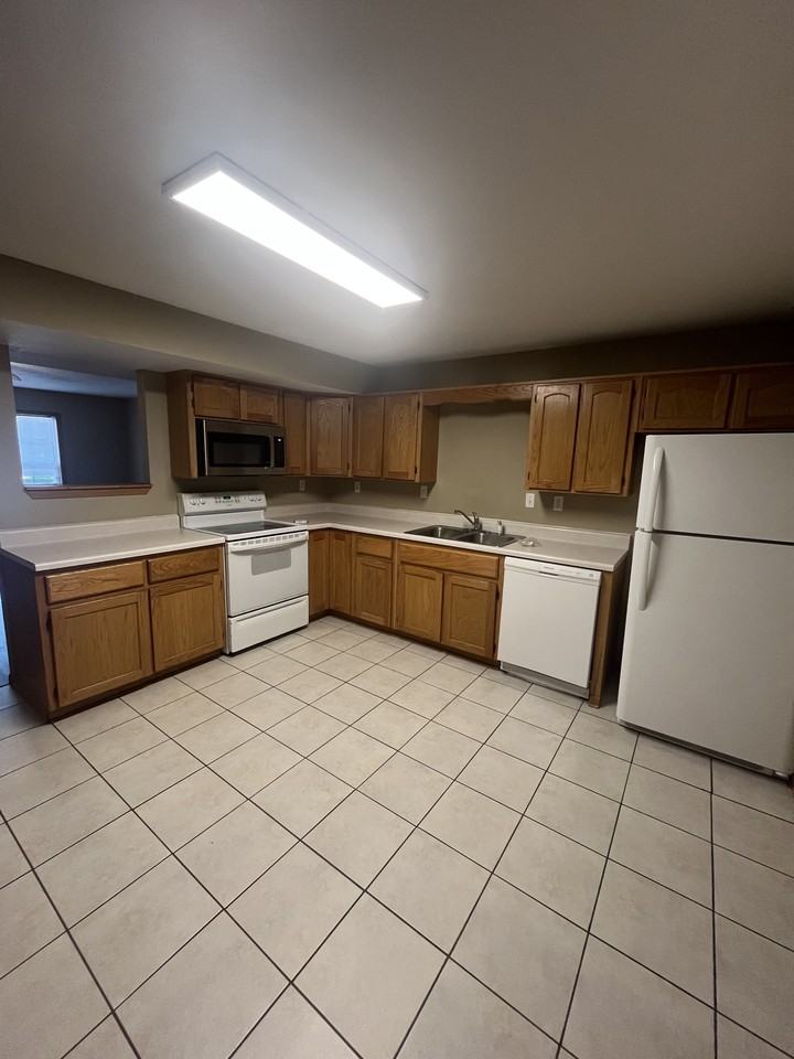 408 Ming St #C - Photo 3 of 12